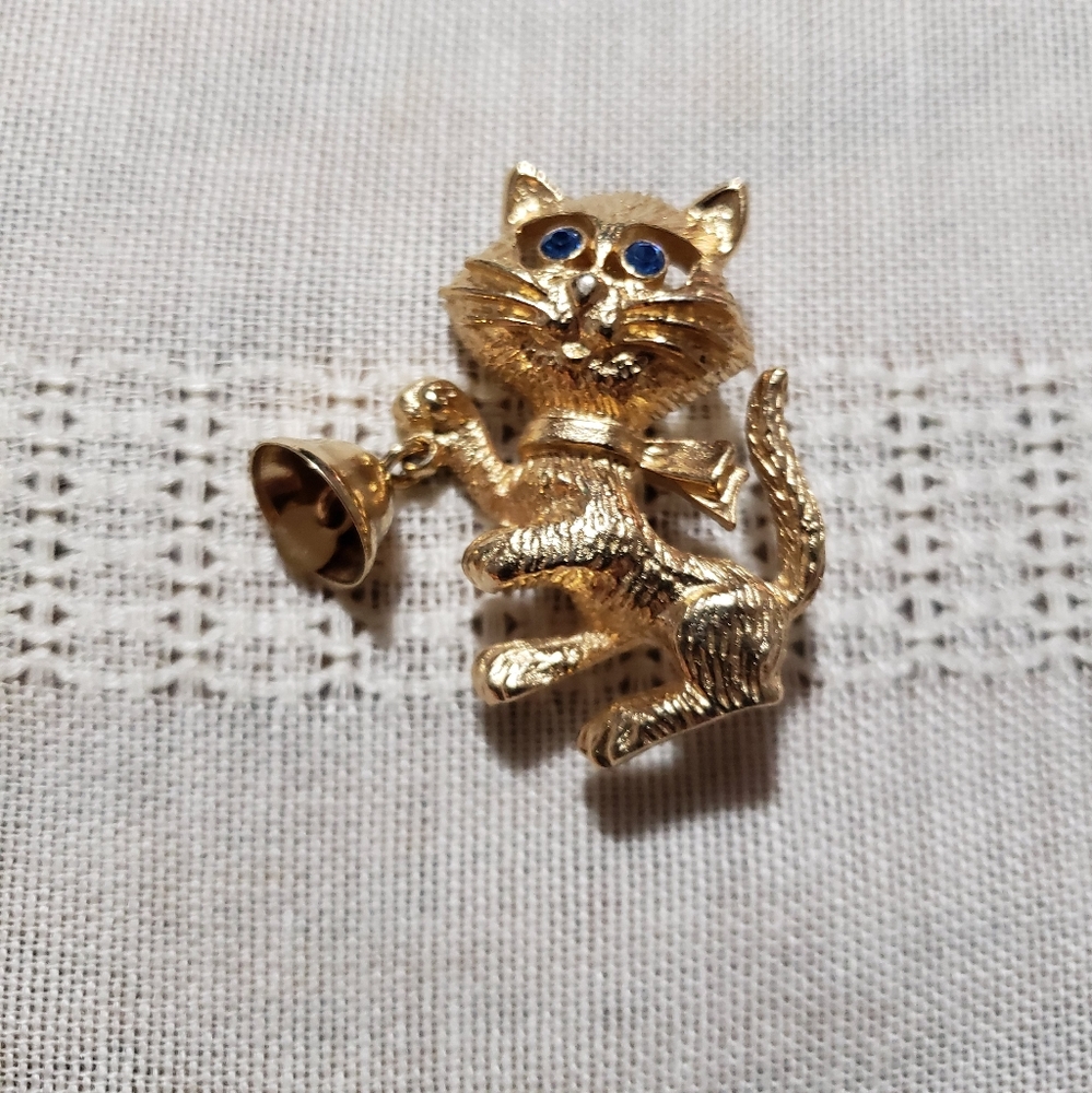 Vintage Avon "Frisky Kitty" Goldtone brooch